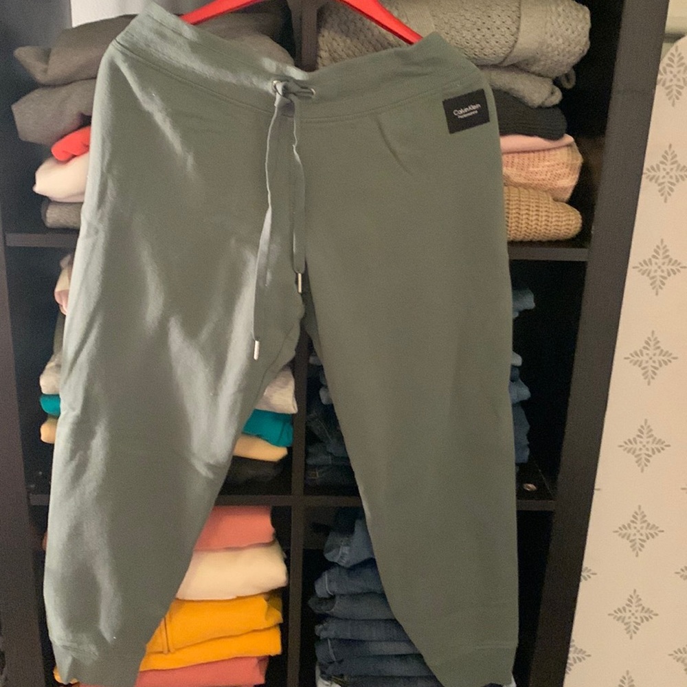 Women’s jogging pants, tight, fit ankle